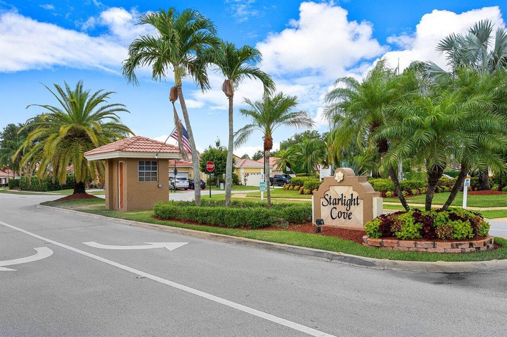 Military Trail to Pipers Glen Blvd - W to Starligh - Residential