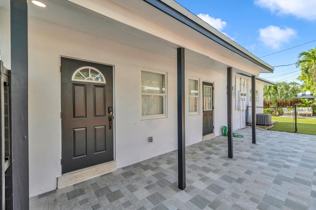 Photo of 2412 NE 4th Street #W, Pompano Beach, FL 33062 (MLS # B26028404)
