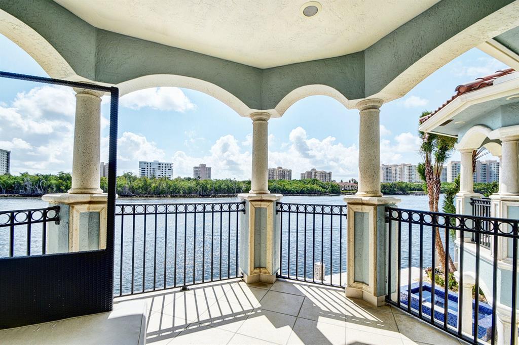 BOCA HARBOUR ISLAND SEC - Residential