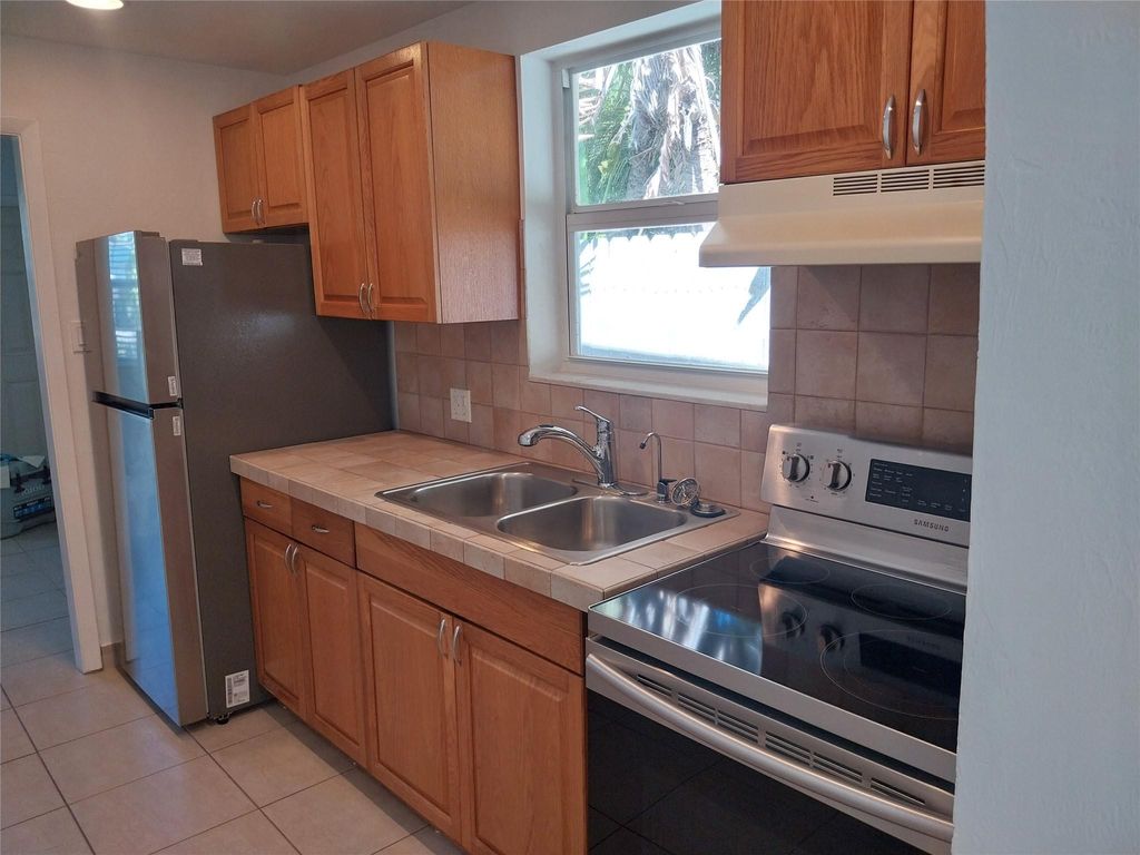 Photo of 1629 NE 34th Lane #1, Oakland Park, FL 33334 (MLS # F10509404)