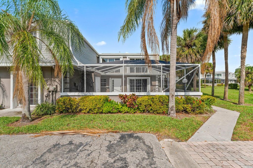 Photo of 903 Vision Terrace, Palm Beach Gardens, FL 33418 (MLS # R10967201)