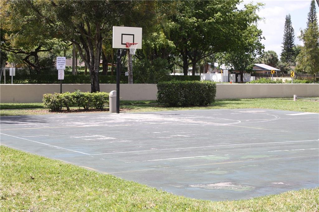 Gardens North #5 Condo - Residential Lease