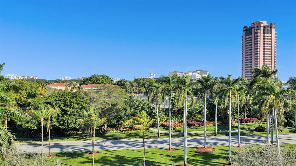 ROYAL PALM YACHT & COUNTR - Land