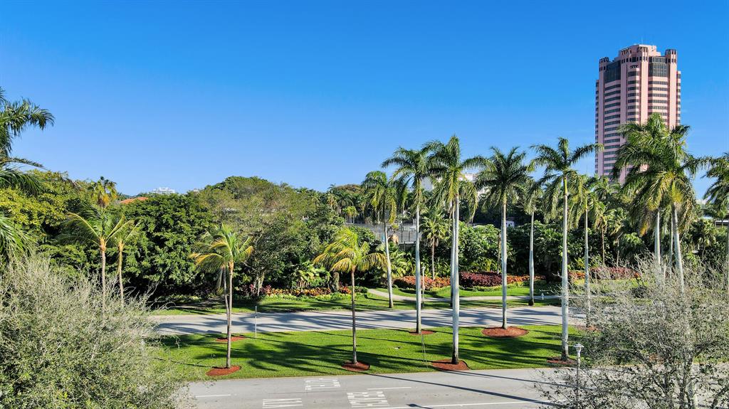 ROYAL PALM YACHT & COUNTR - Land