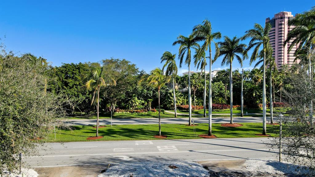 ROYAL PALM YACHT & COUNTR - Land