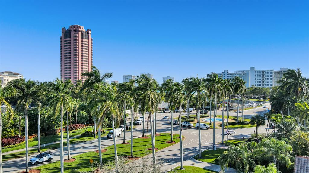 ROYAL PALM YACHT & COUNTR - Land