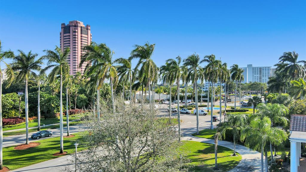 ROYAL PALM YACHT & COUNTR - Land