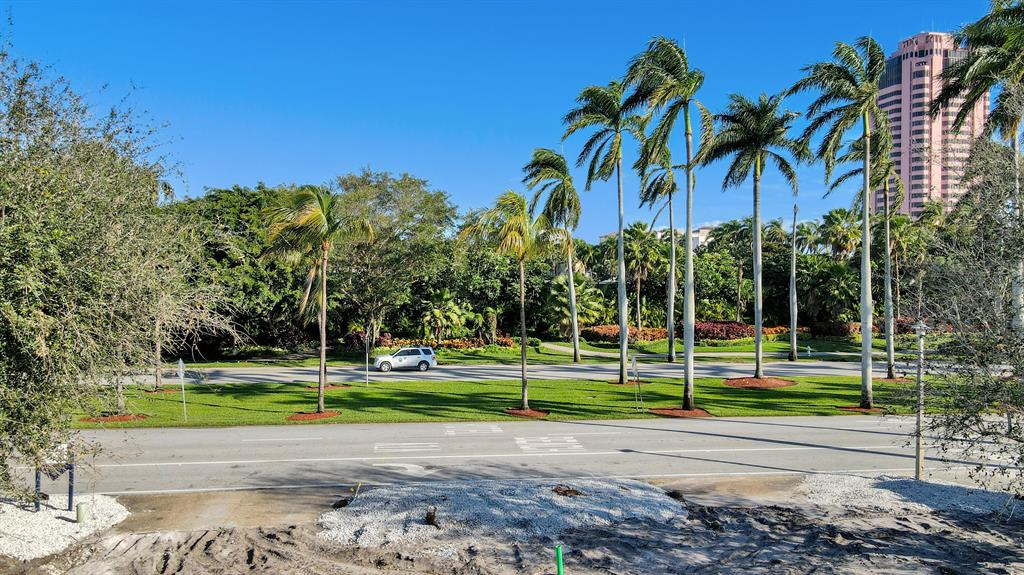 ROYAL PALM YACHT & COUNTR - Land