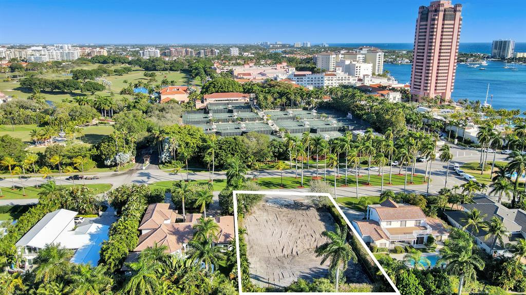 ROYAL PALM YACHT & COUNTR - Land