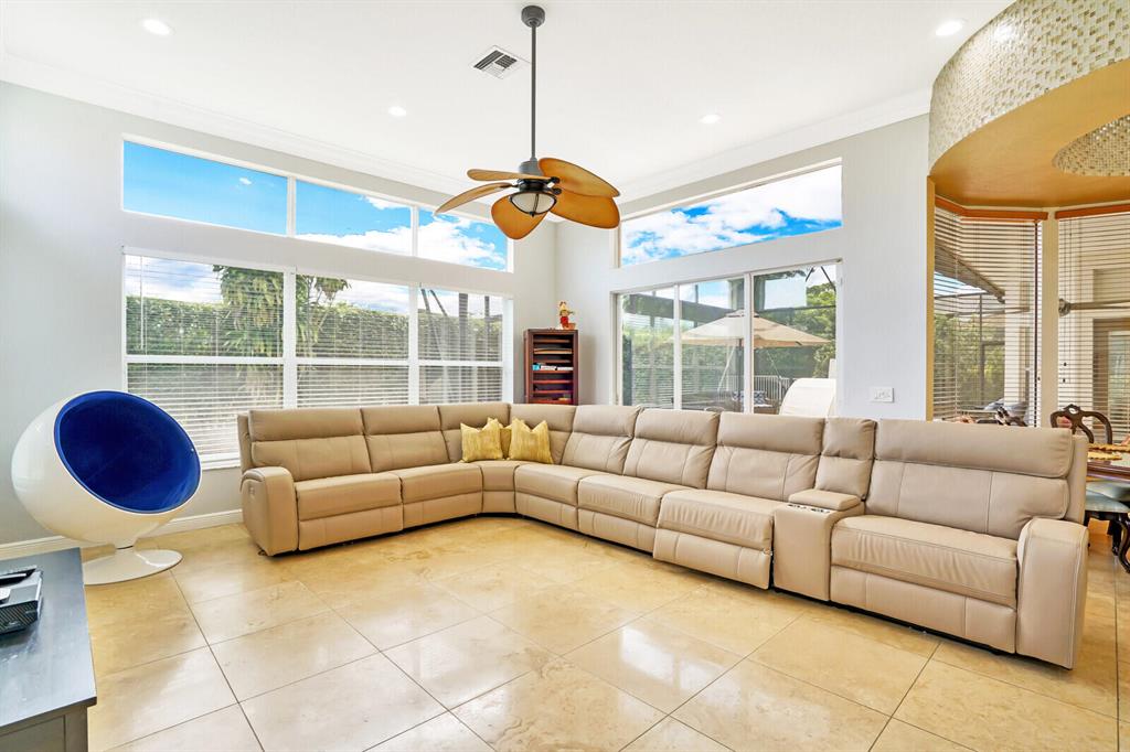 SATURNIA - Residential