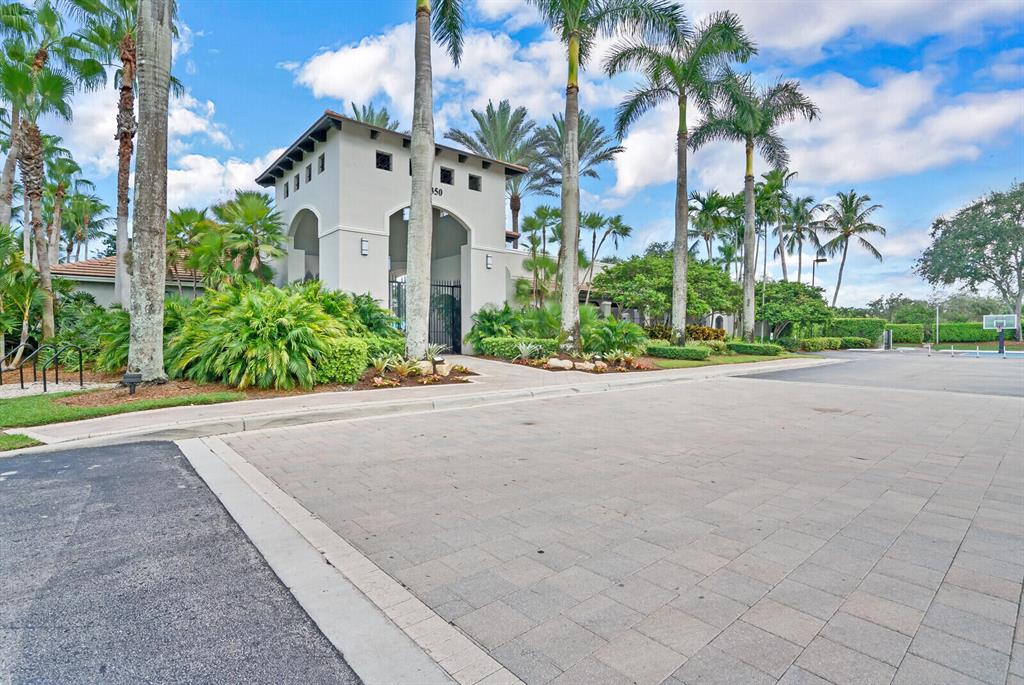 SATURNIA - Residential