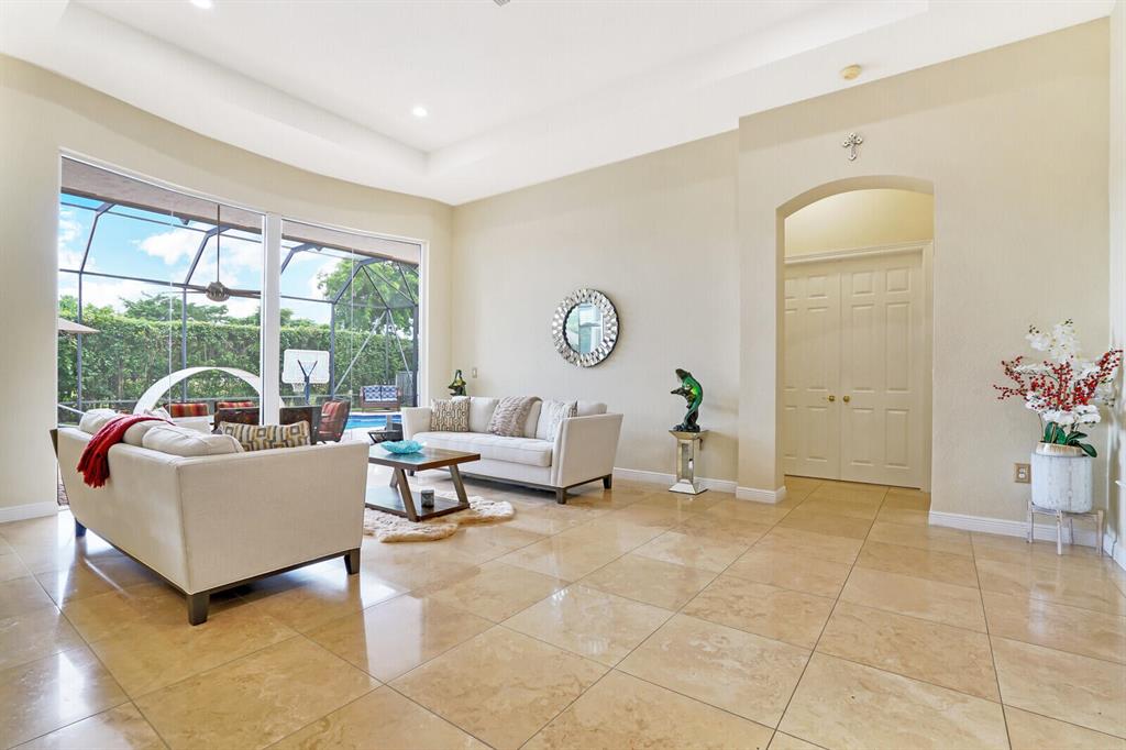 SATURNIA - Residential