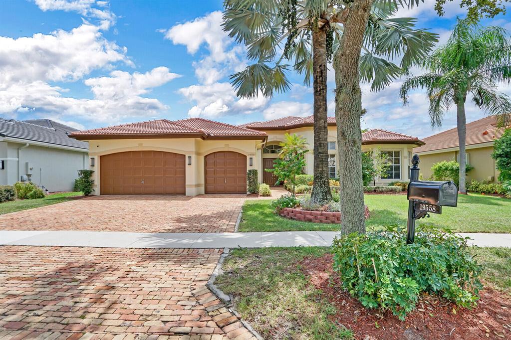 SATURNIA - Residential