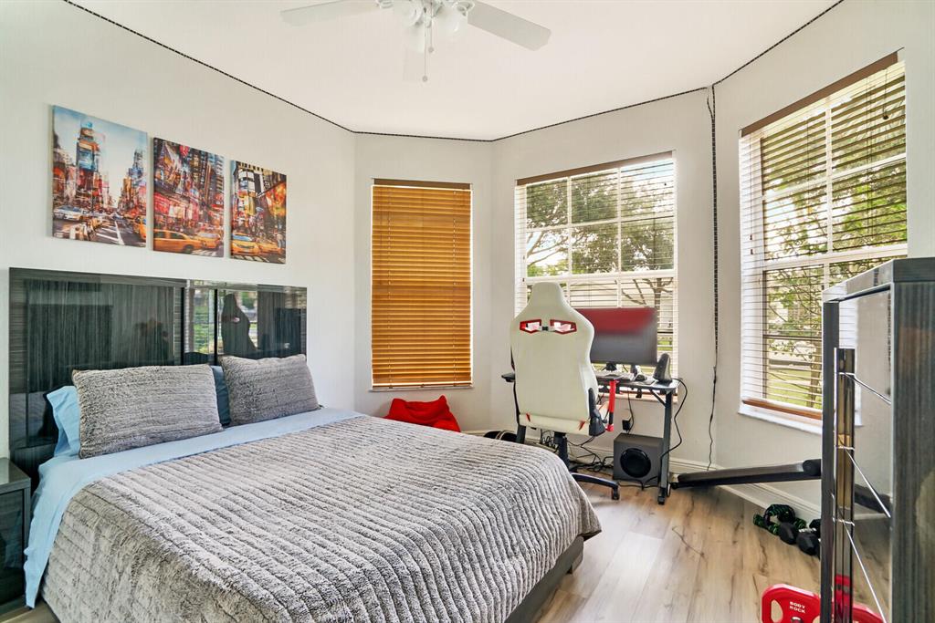 SATURNIA - Residential