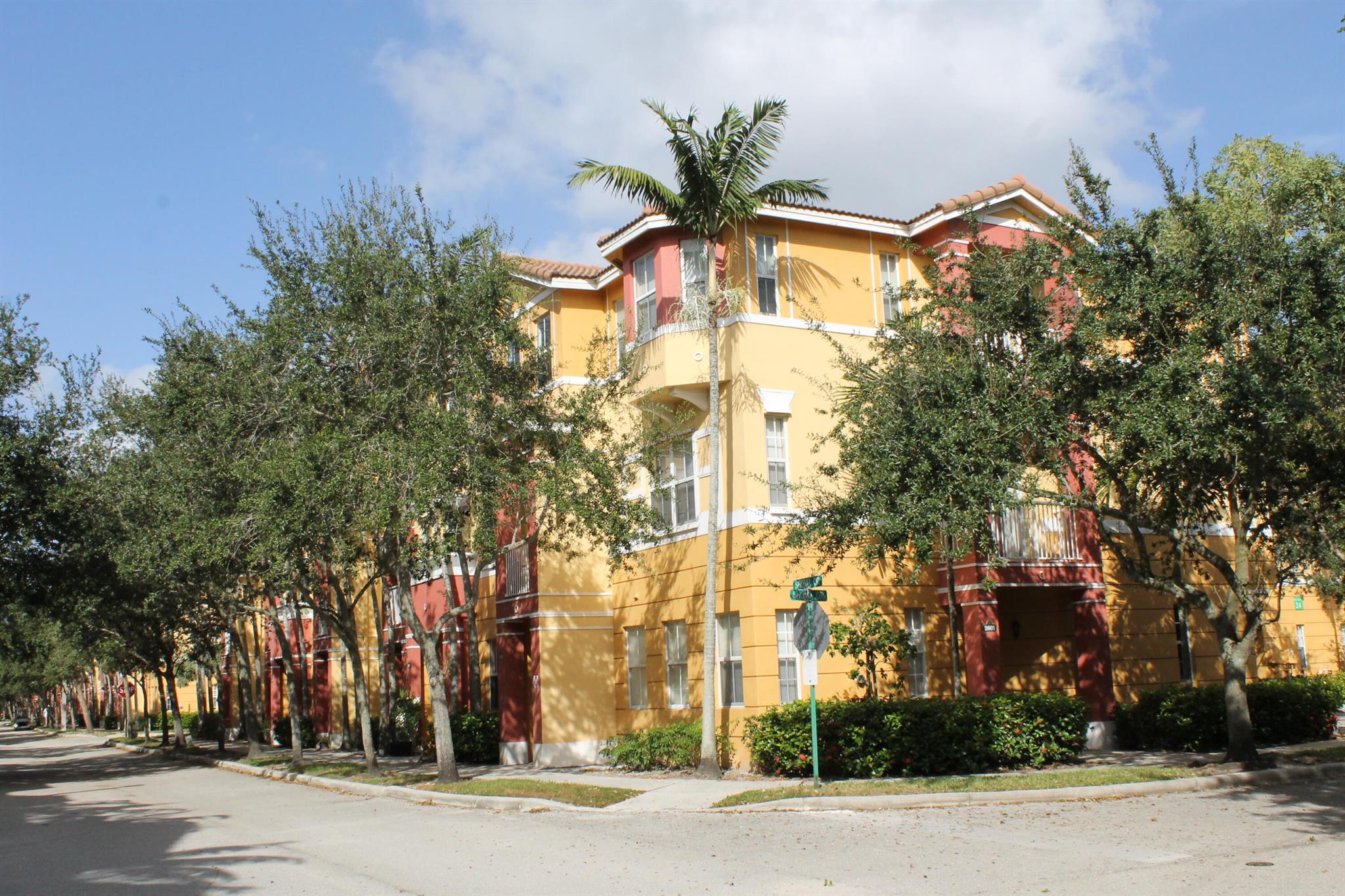 SHOMA TOWNHOMES AT ROYAL PALM BEACH CONDOMINIUM - Residential