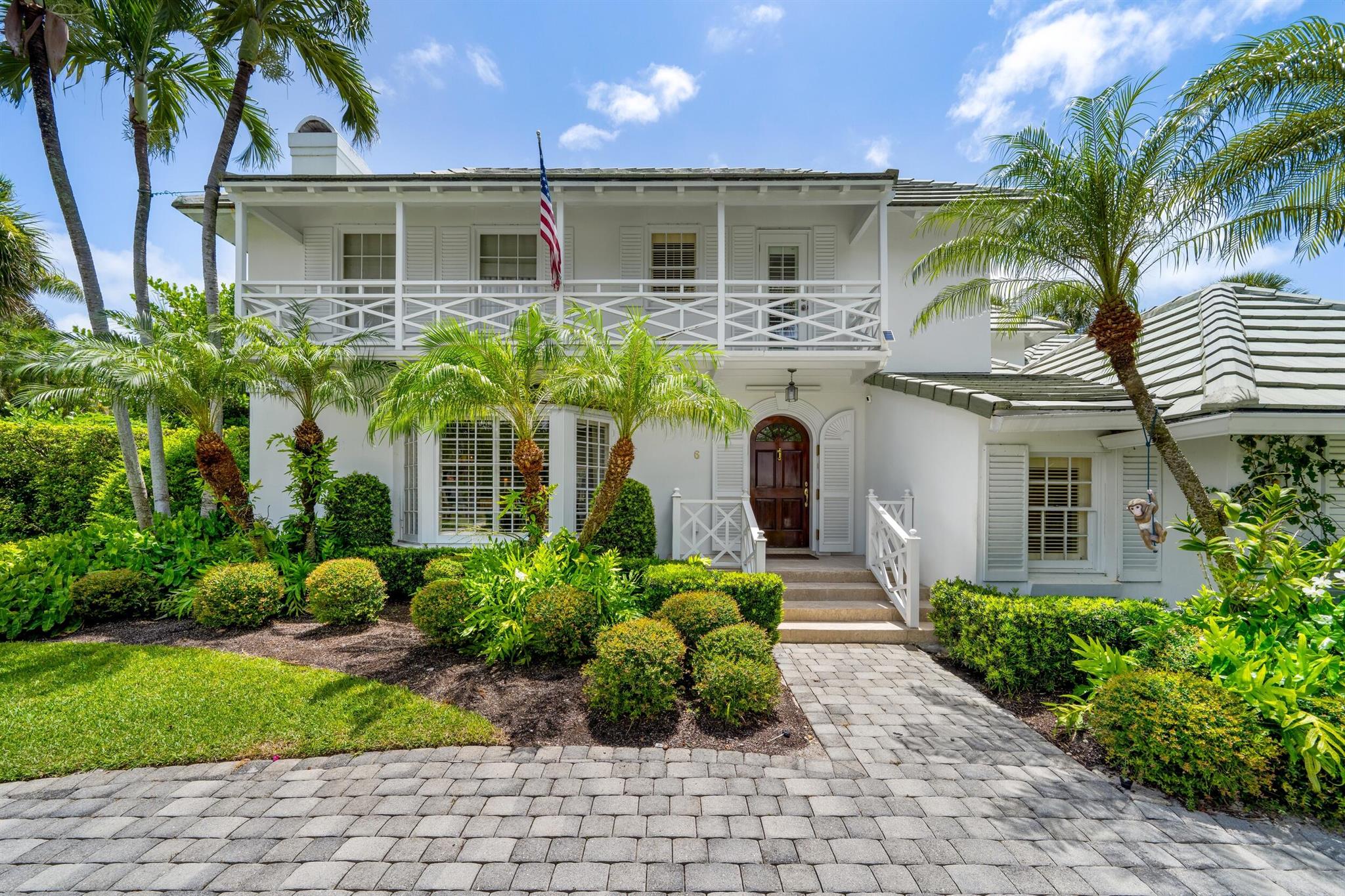 Beautiful Monterey Colonial home on the Lake Block of Via Vizcaya. Features an excellent traditional floor plan with 4 bedrooms, 4.1 bathrooms, fireplace, and beautiful hardwood flooring. Exterior features include balconies, covered loggia, and swimming pool. Ample parking with two driveways and attached garage. Approximately half an acre with beautifully landscaped grounds. Ideally located in Palm Beach's acclaimed Estate Section.