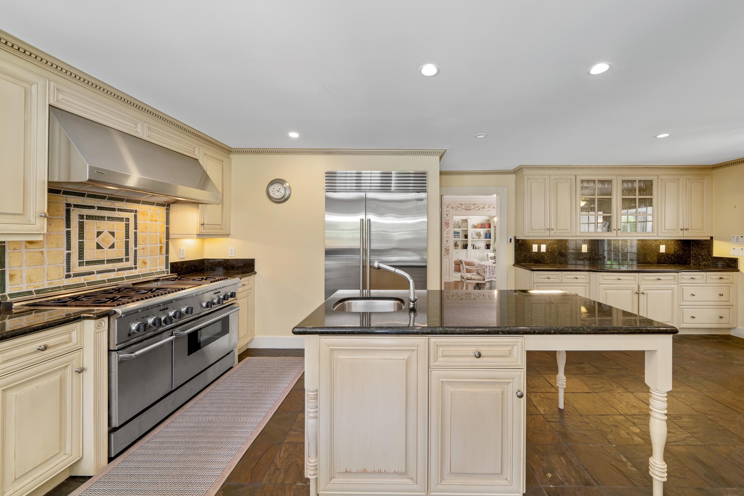 VIA VIZCAYA - Residential