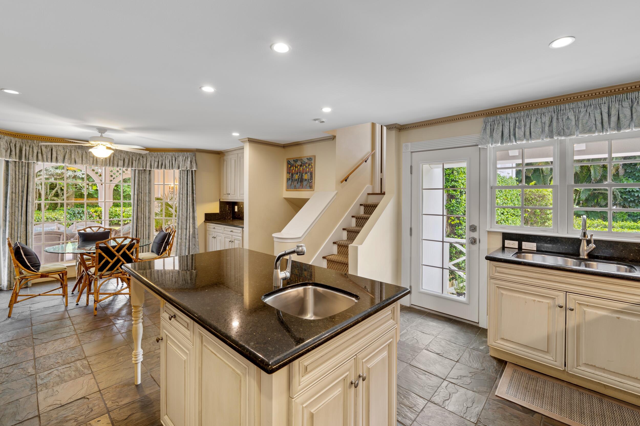 VIA VIZCAYA - Residential