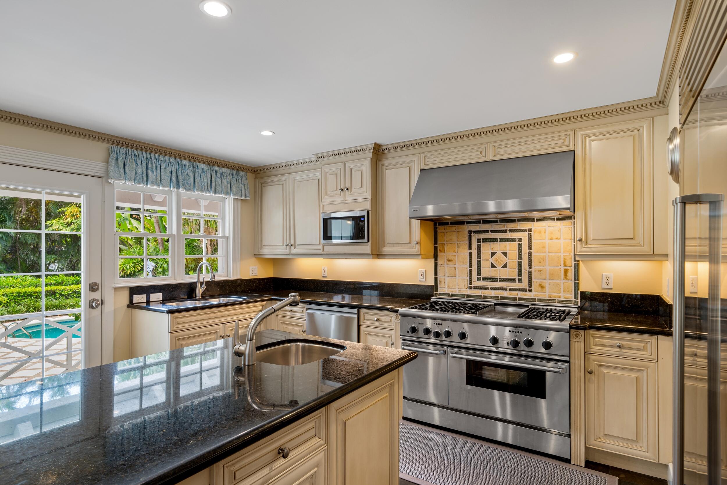 VIA VIZCAYA - Residential