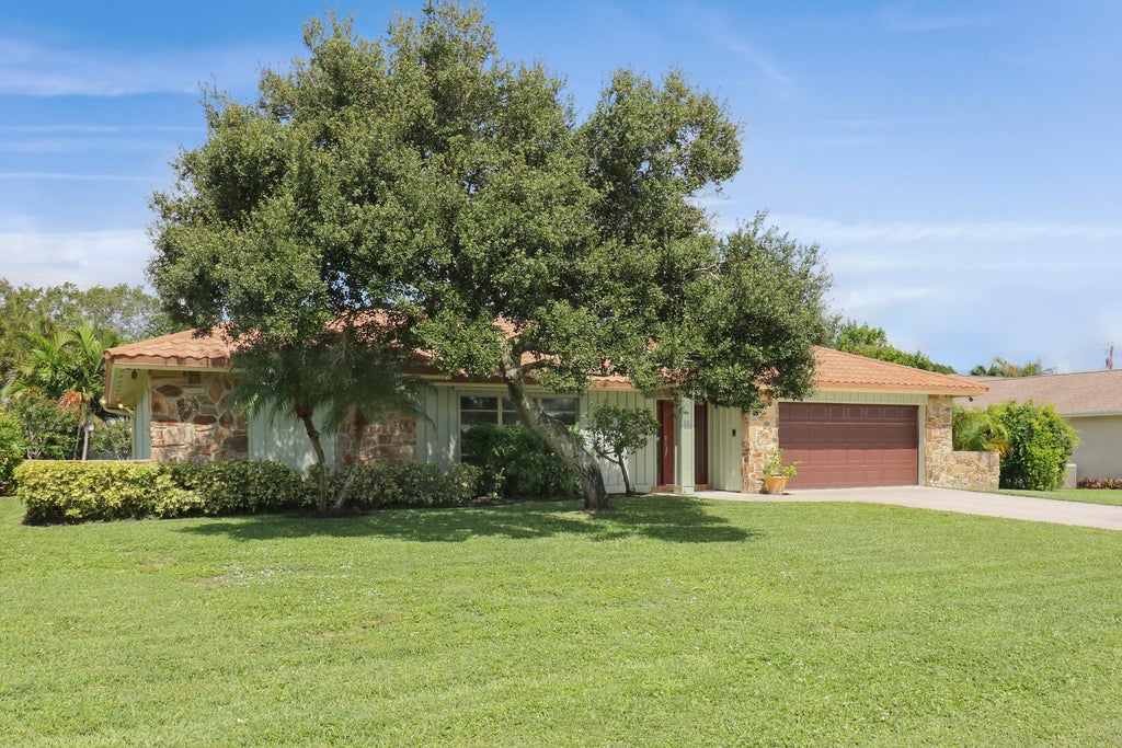 Photo of 16 SE Paddock Circle, Tequesta, FL 33469 (MLS # R11015848)
