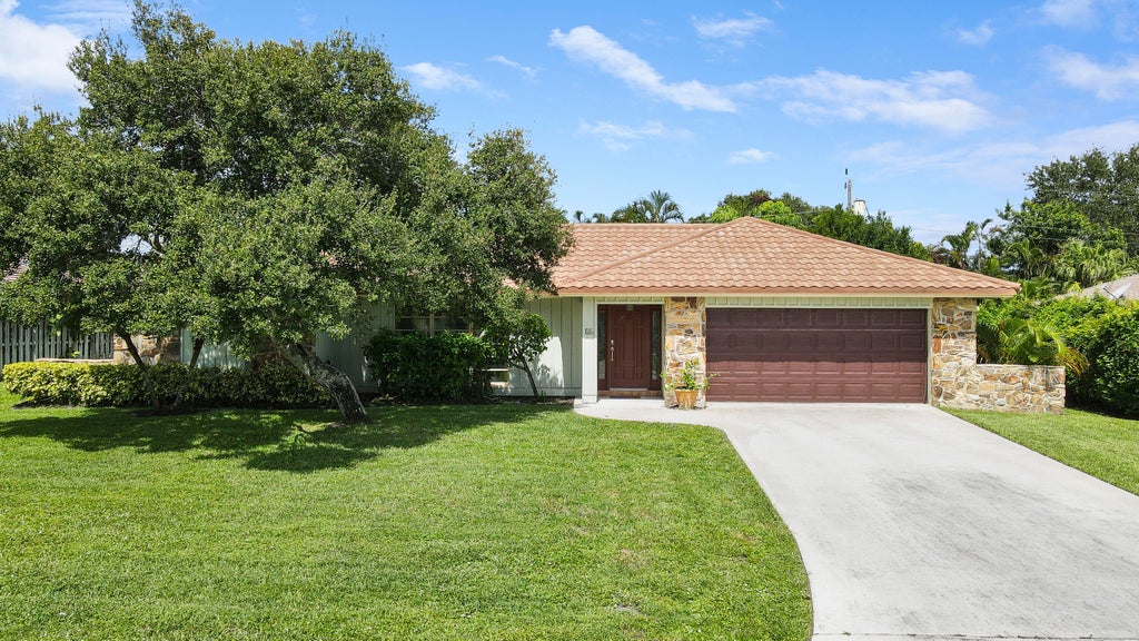 Photo of 16 SE Paddock Circle, Tequesta, FL 33469 (MLS # R11015848)