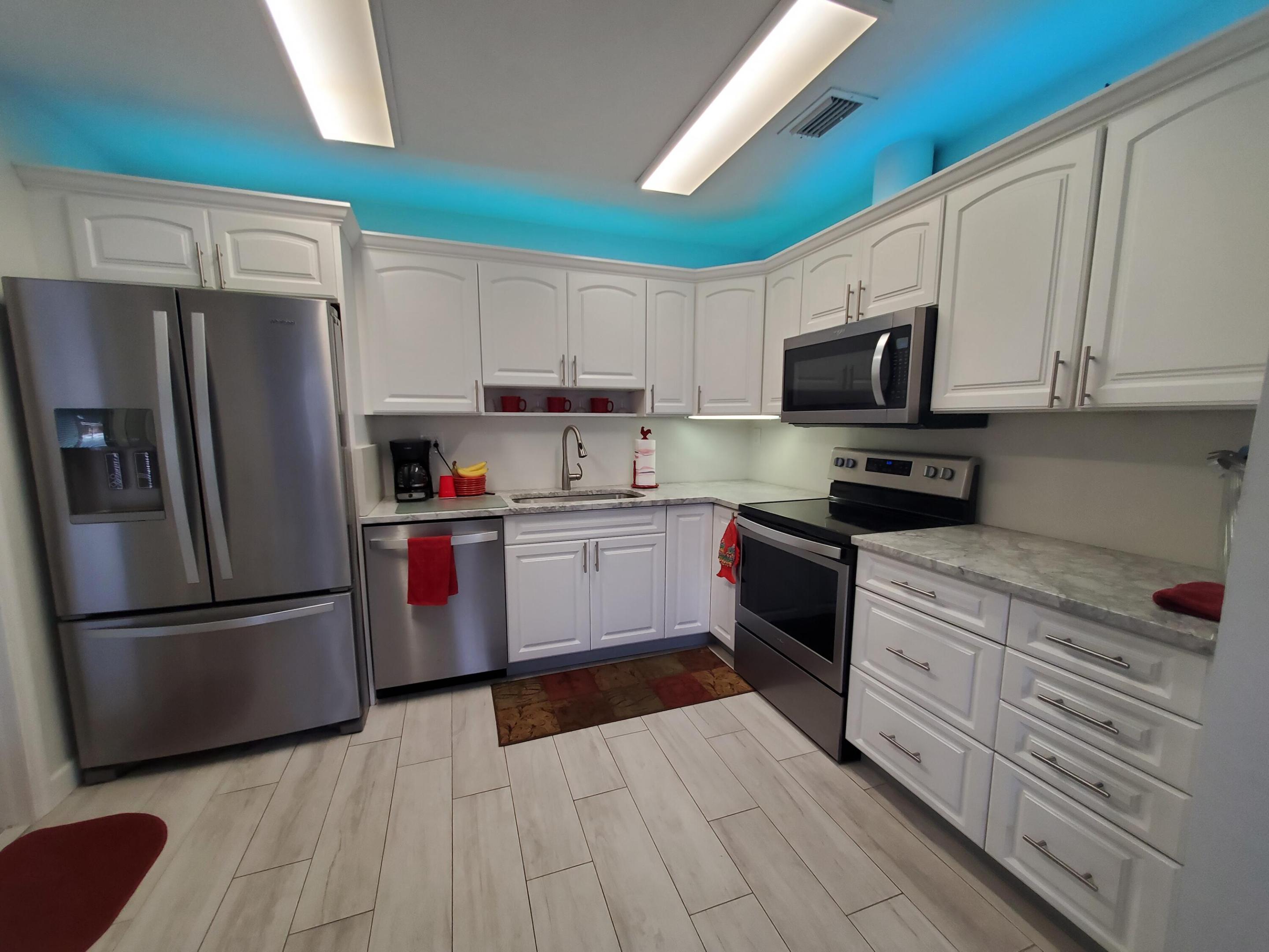 LOS MANGOS PATIO VILLAS AND TOWNHOMES - Residential