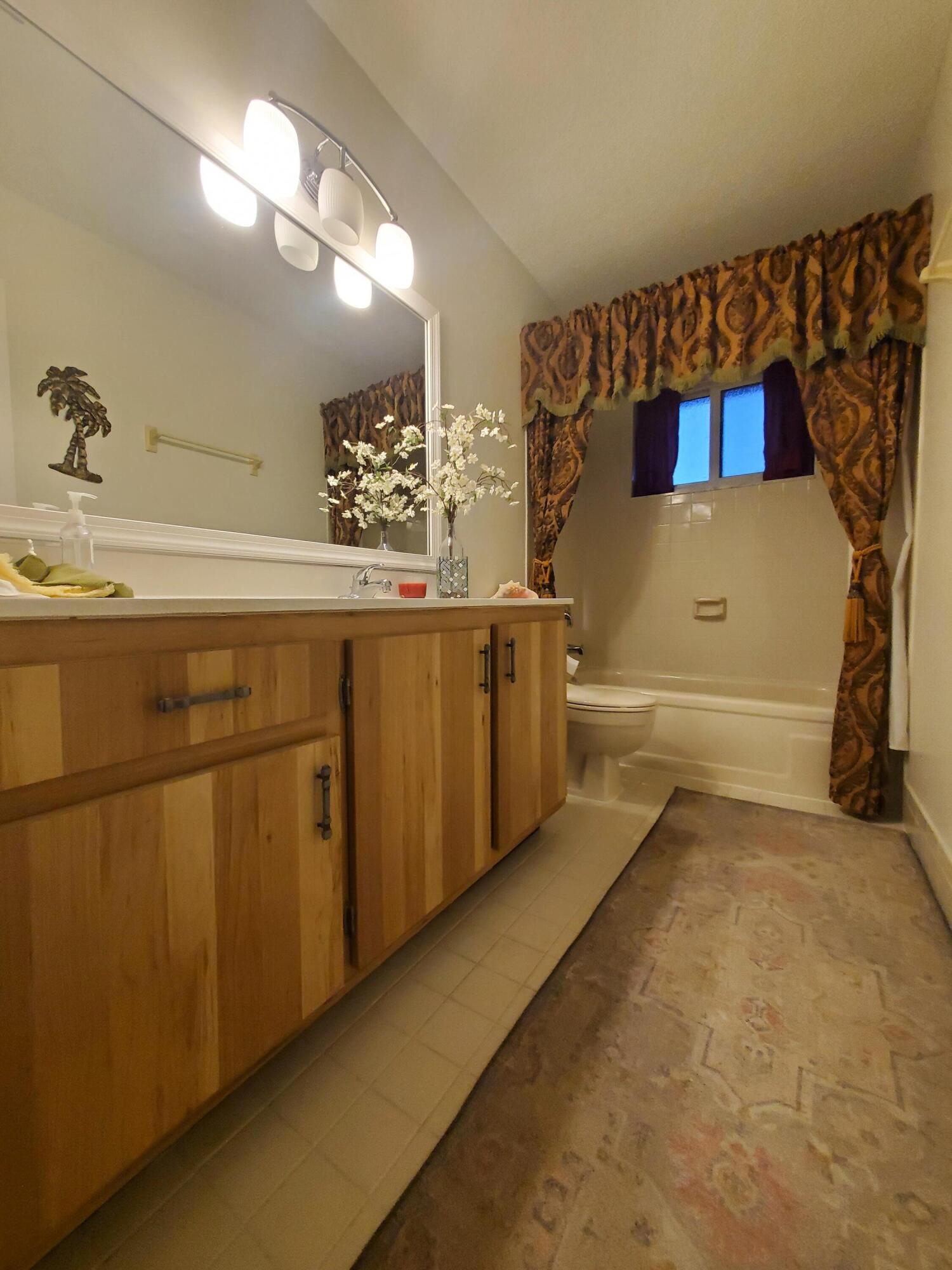 LOS MANGOS PATIO VILLAS AND TOWNHOMES - Residential