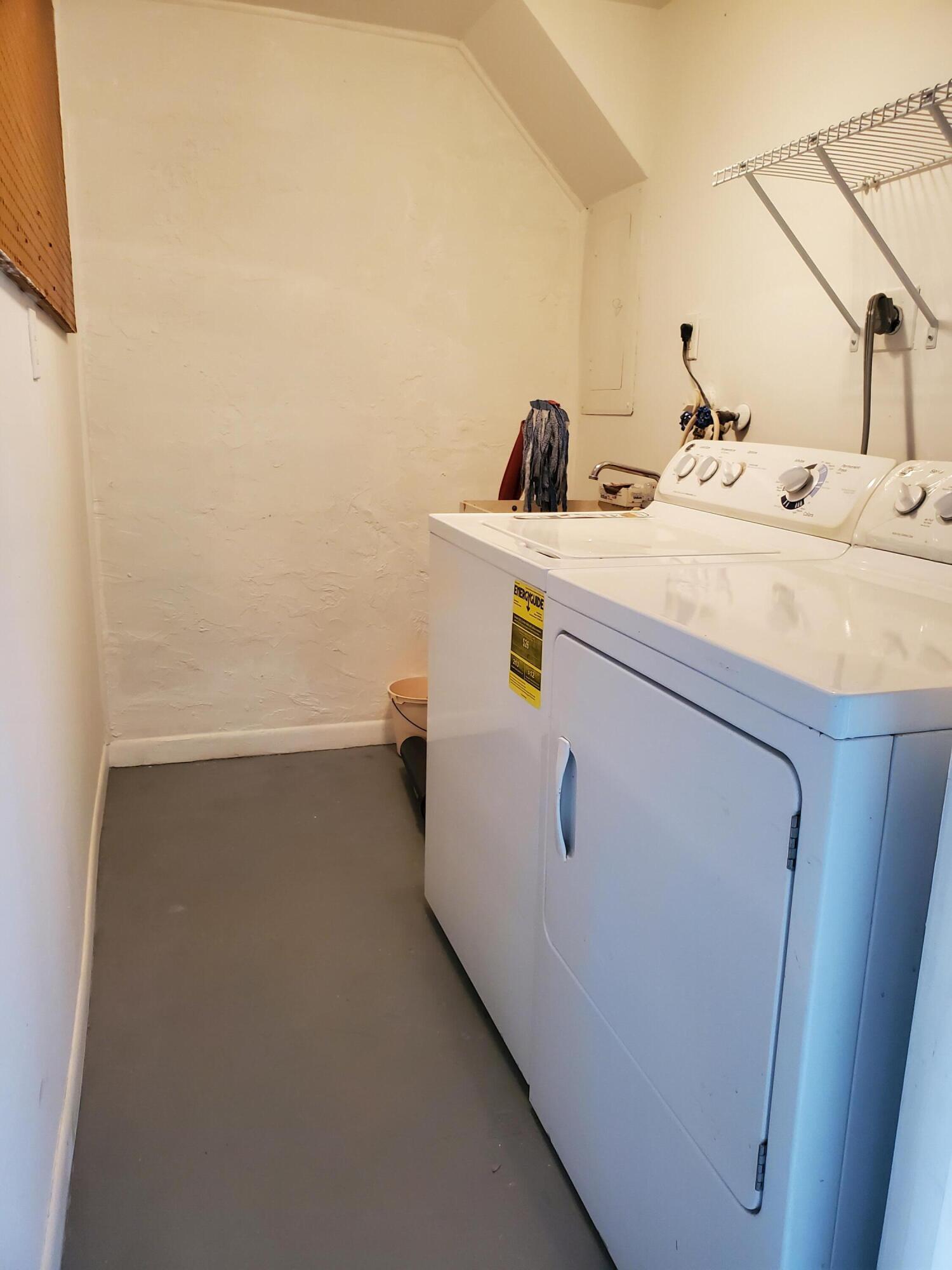 LOS MANGOS PATIO VILLAS AND TOWNHOMES - Residential