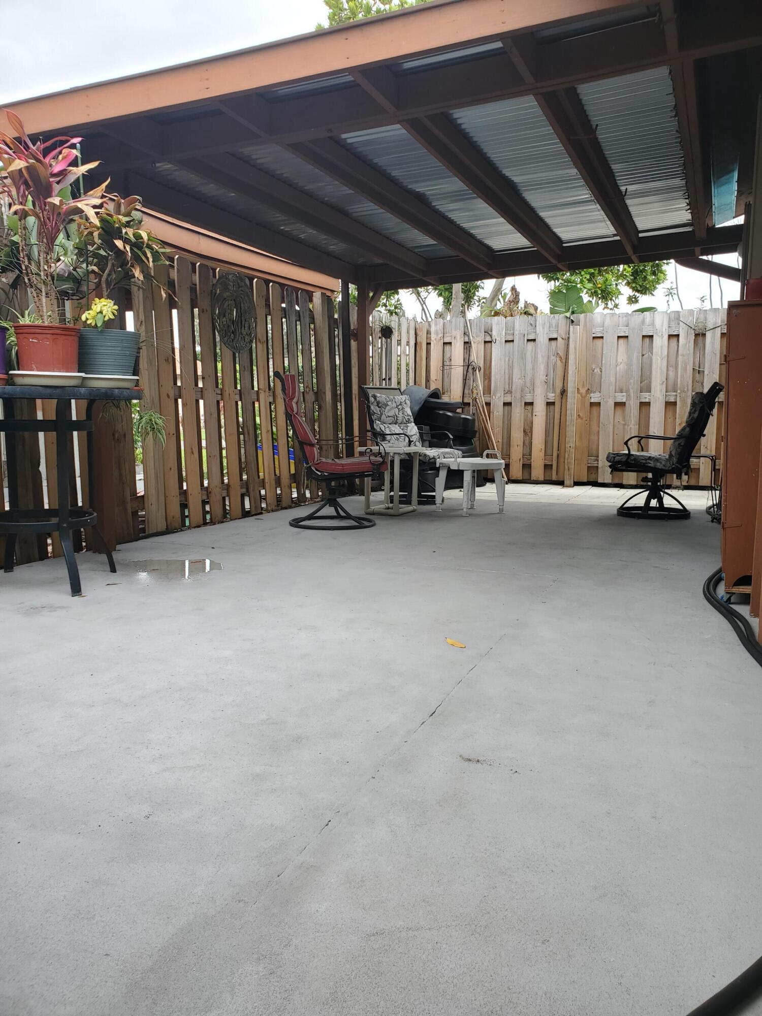 LOS MANGOS PATIO VILLAS AND TOWNHOMES - Residential