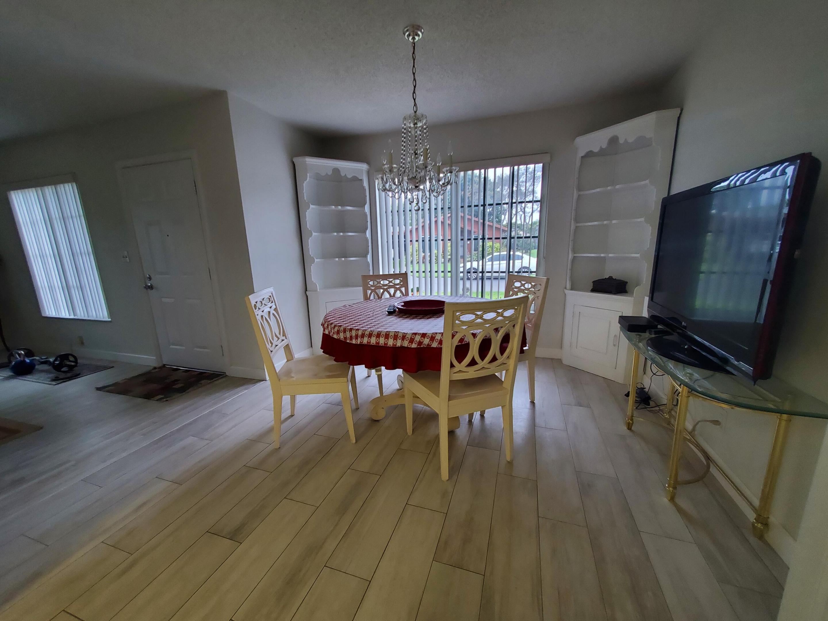 LOS MANGOS PATIO VILLAS AND TOWNHOMES - Residential