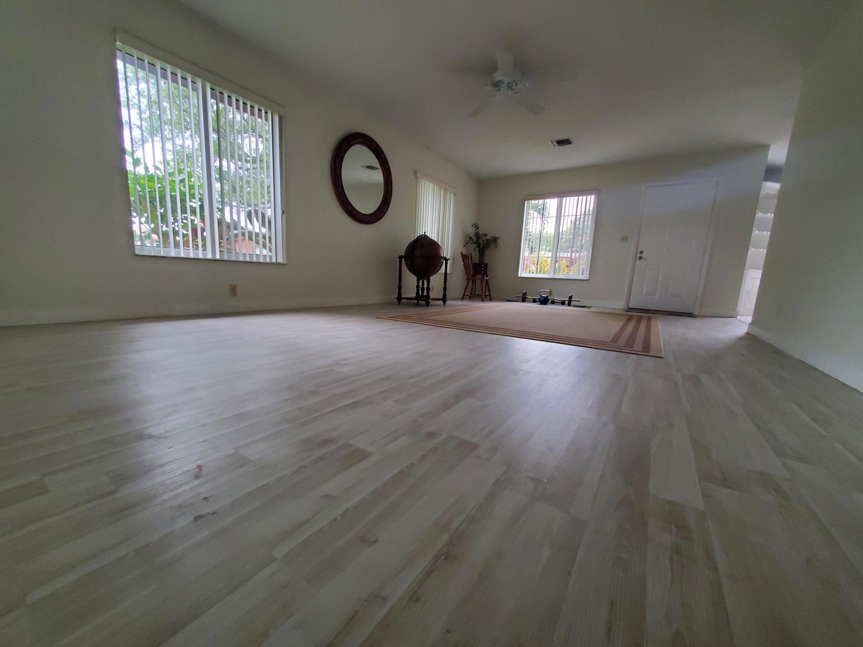 LOS MANGOS PATIO VILLAS AND TOWNHOMES - Residential