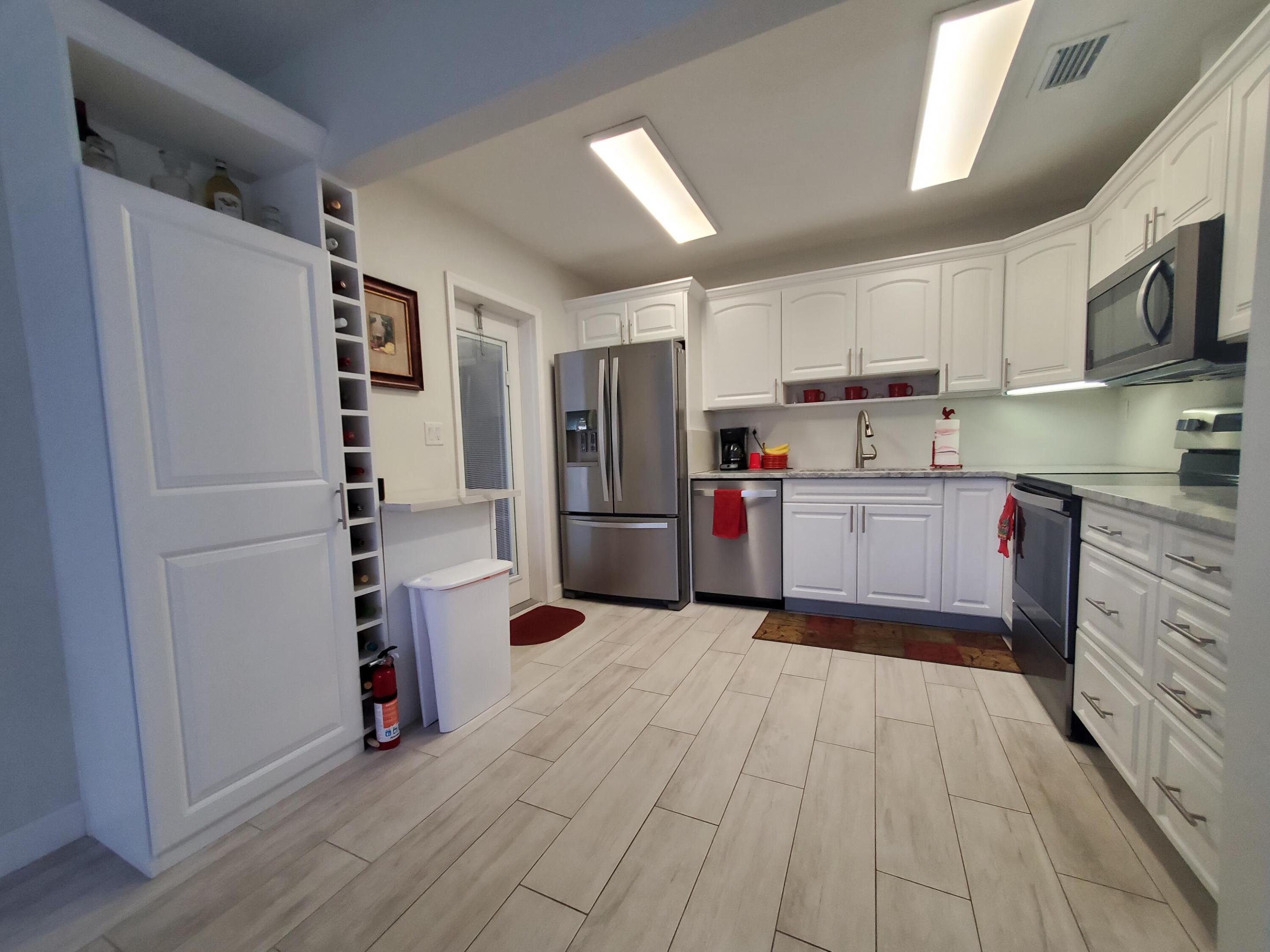 LOS MANGOS PATIO VILLAS AND TOWNHOMES - Residential