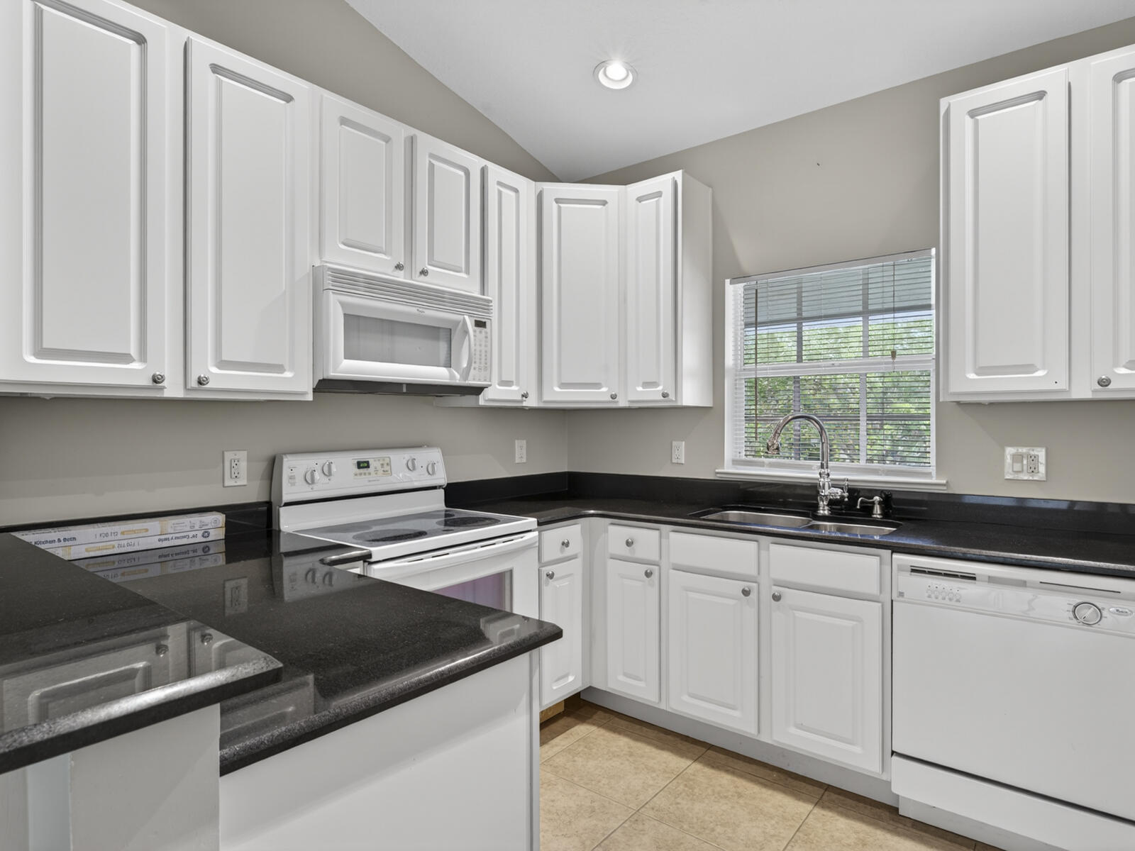 Boulevard Villas Courtside - Residential