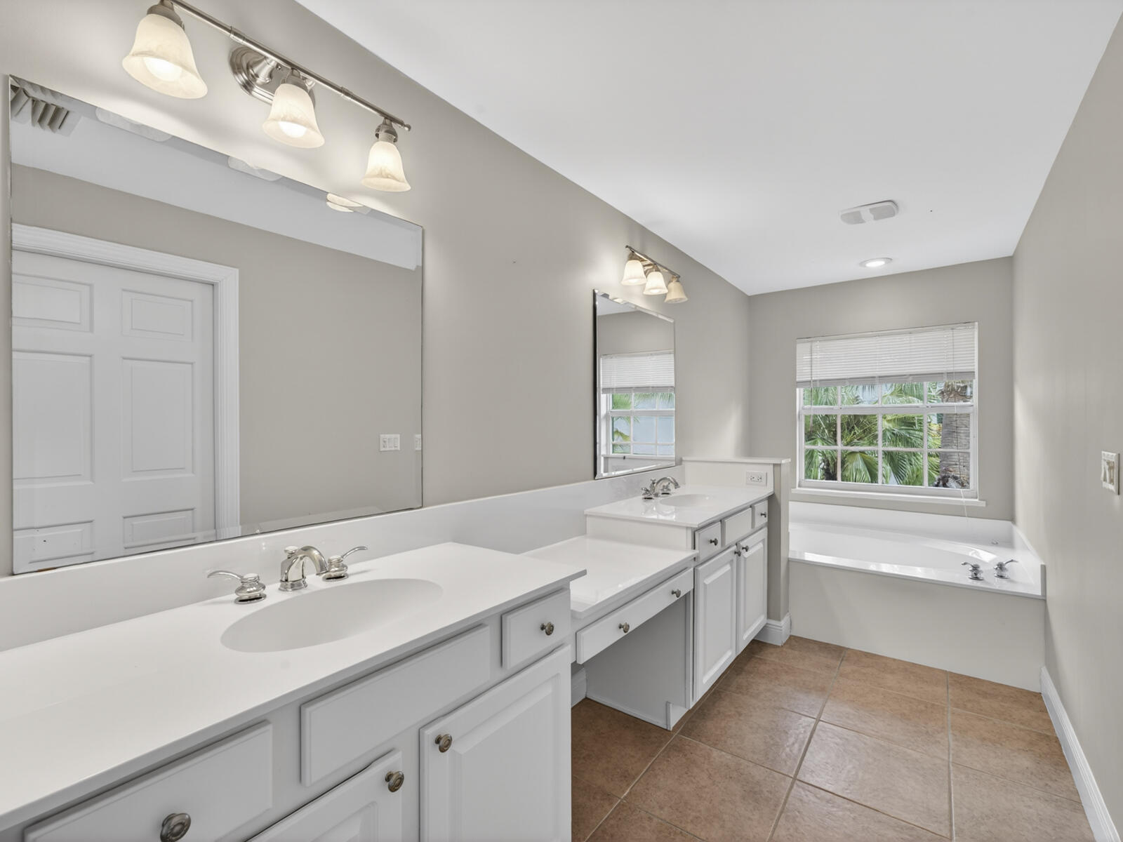 Boulevard Villas Courtside - Residential