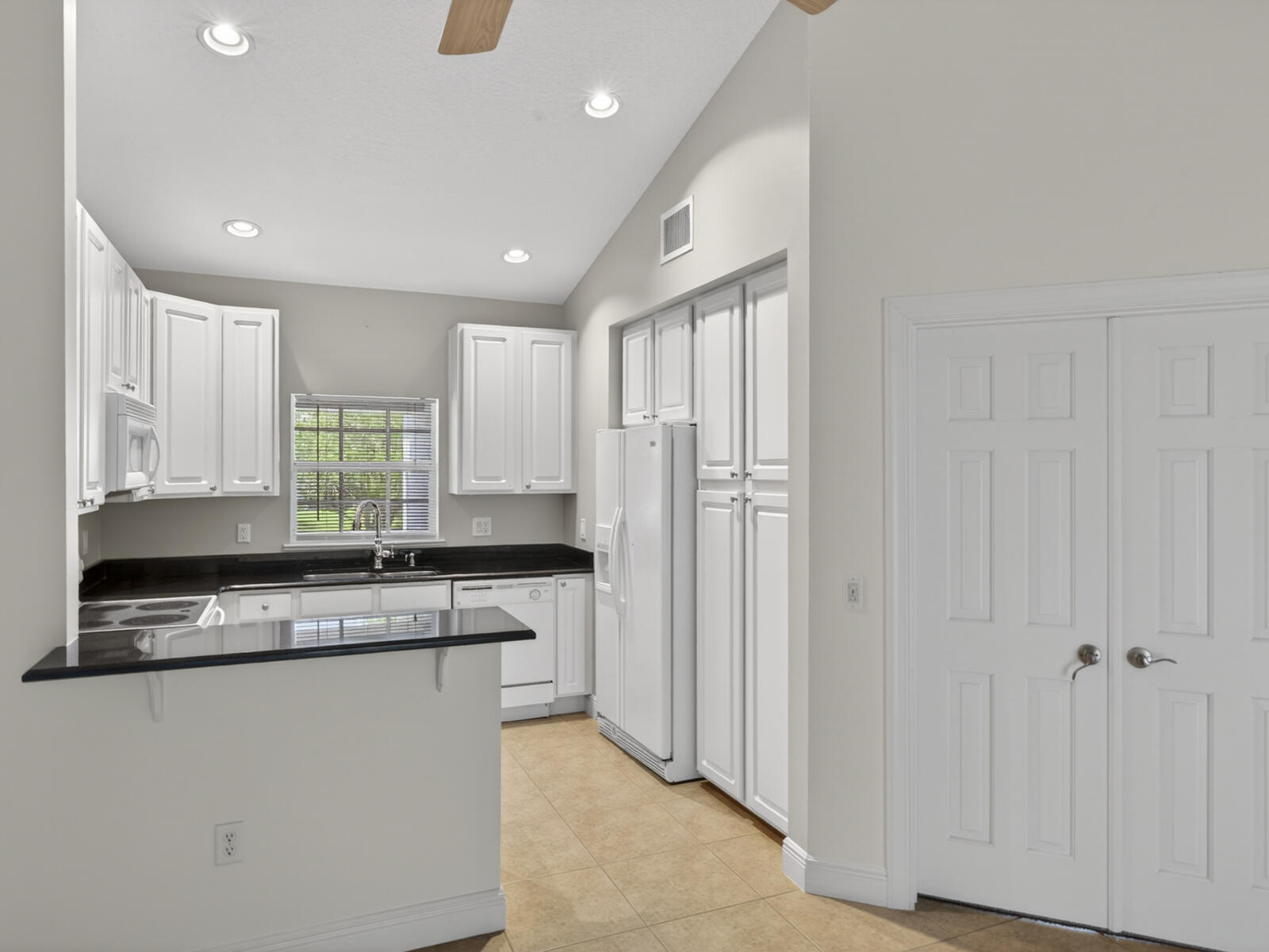 Boulevard Villas Courtside - Residential