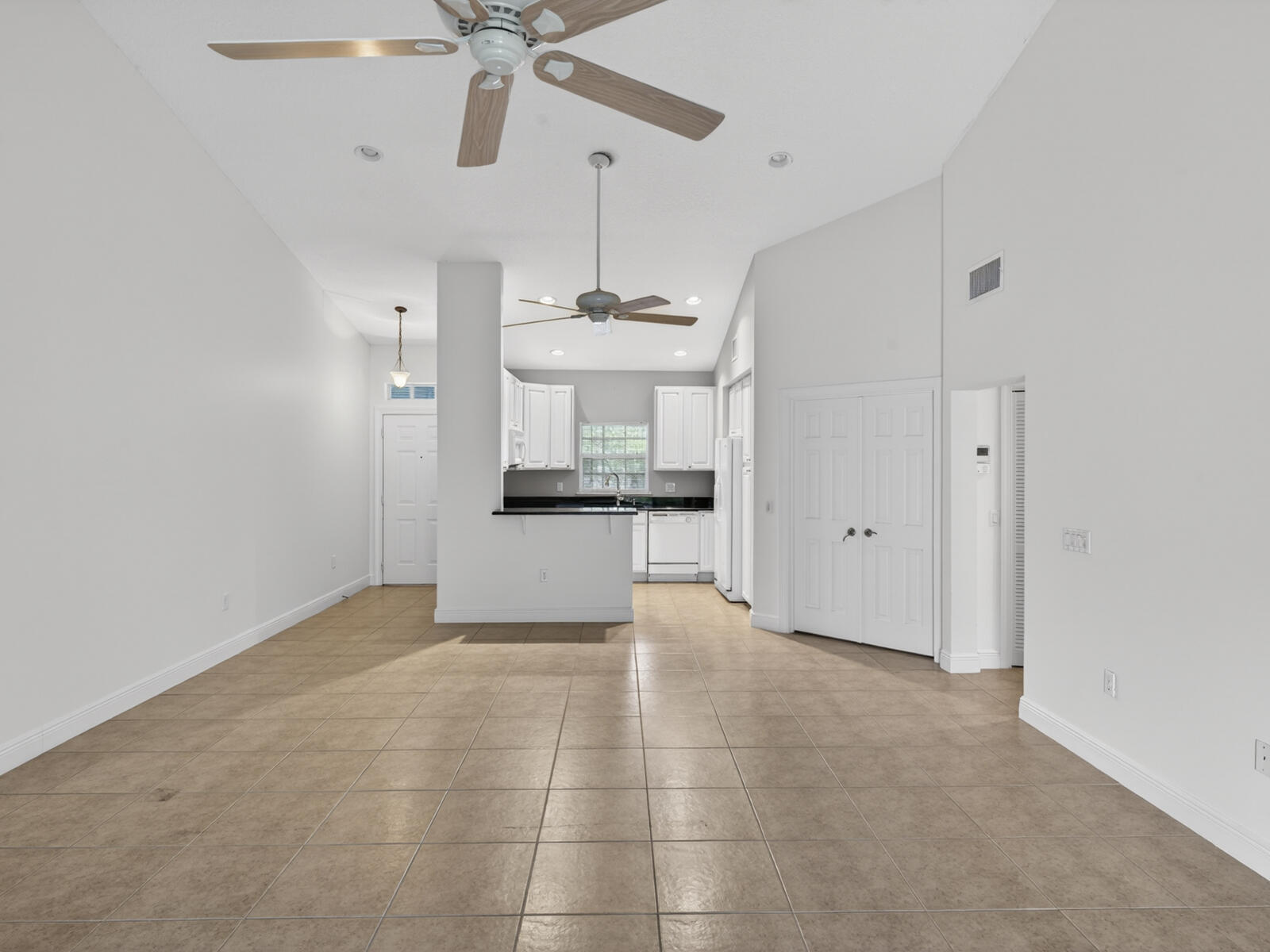 Boulevard Villas Courtside - Residential