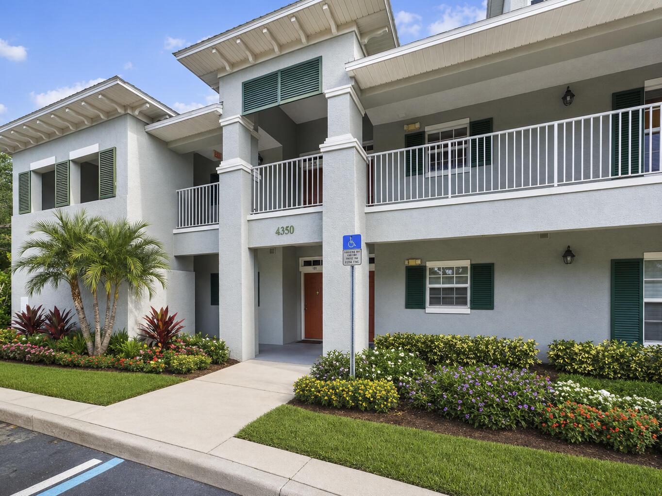Boulevard Villas Courtside - Residential