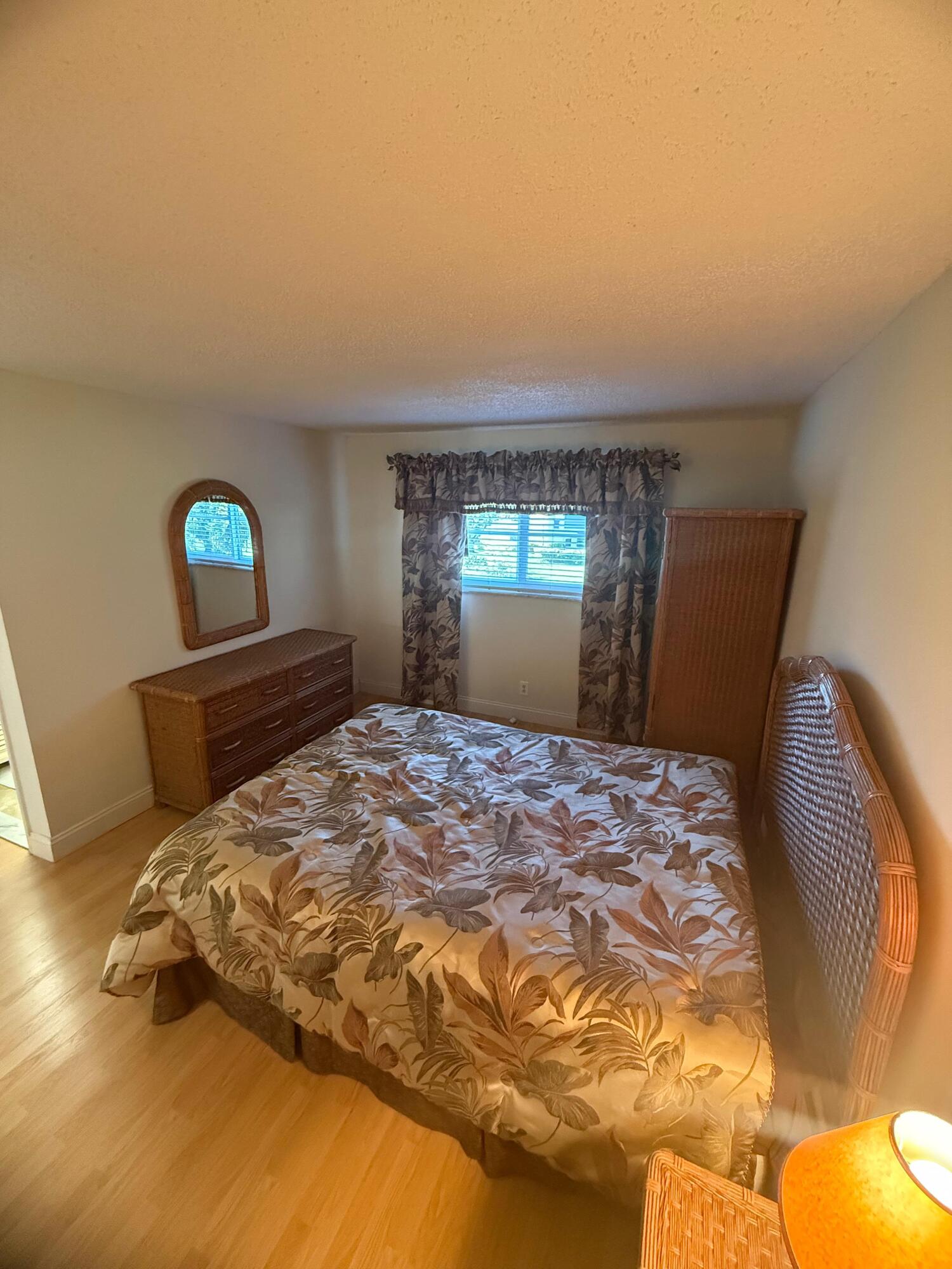 VILLAGE ROYALE GREENDALE CONDO - Residential Lease