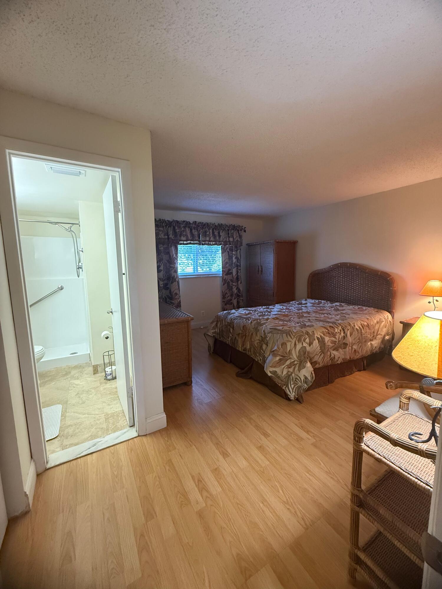 VILLAGE ROYALE GREENDALE CONDO - Residential Lease