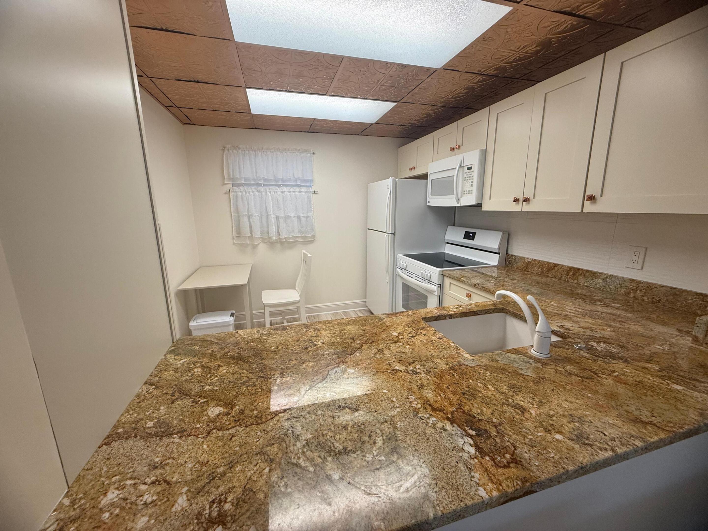 VILLAGE ROYALE GREENDALE CONDO - Residential Lease