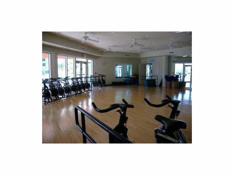 3340 NE 190th St 1105