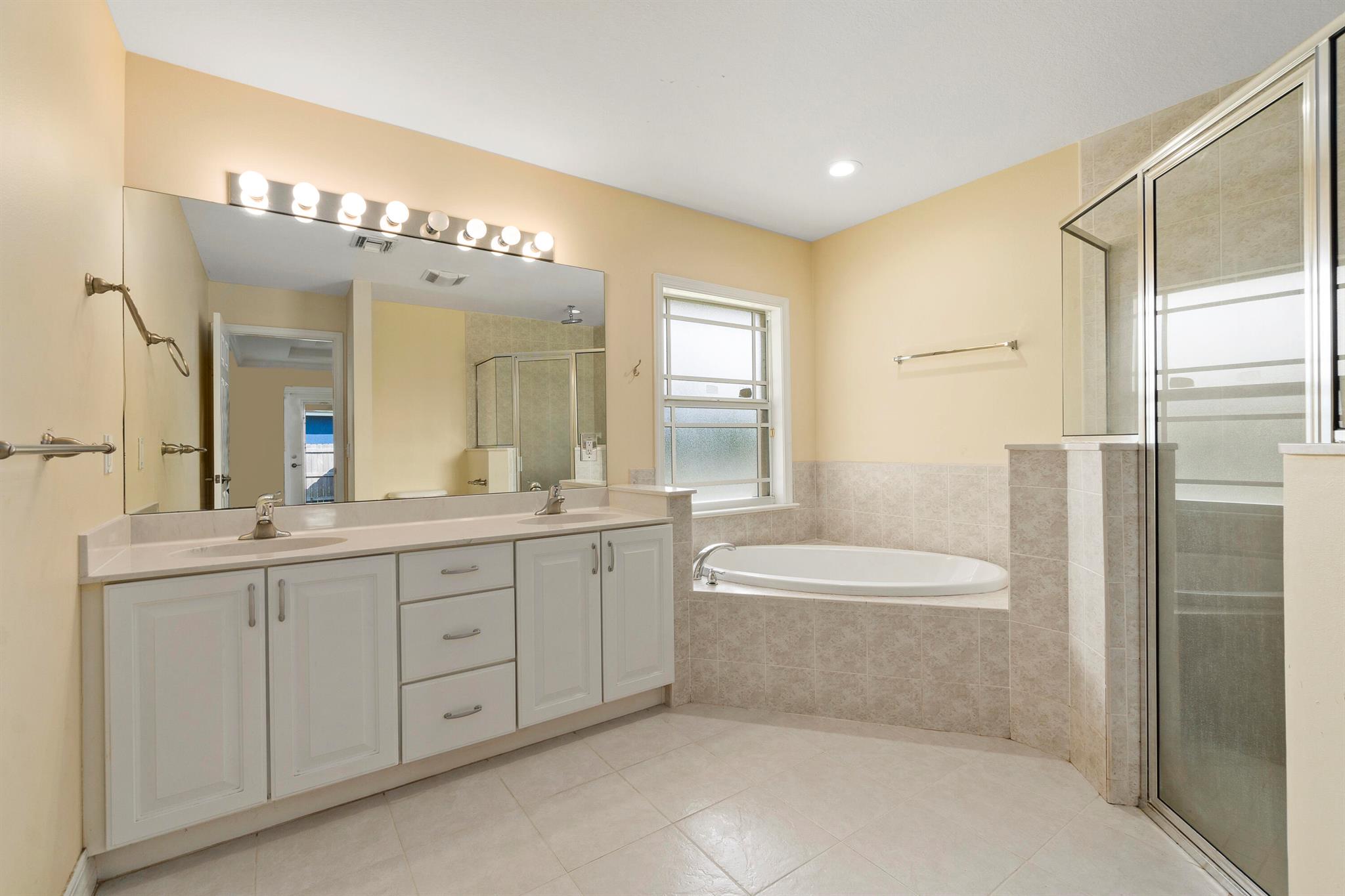 Stuart, Florida 34997, United States, 3 Bedrooms Bedrooms, ,2 BathroomsBathrooms,Residential,Active,209522