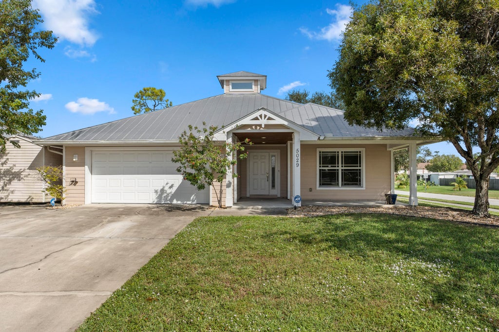 Photo of 5029 SE Jack Avenue, Stuart, FL 34997 (MLS # R11096074)
