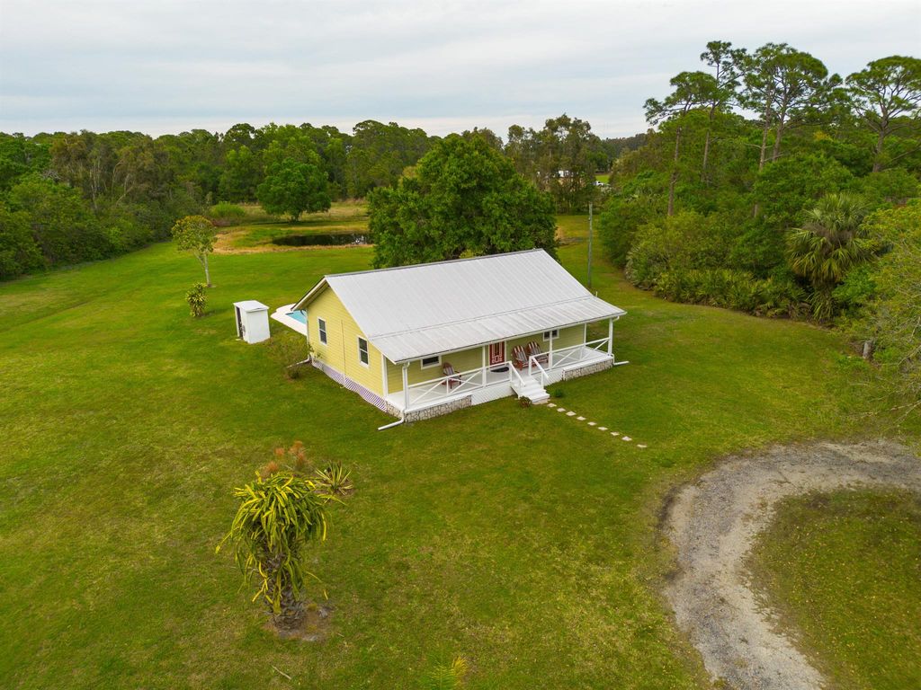 Photo of 2775 Twin Oaks Trl, Fort Pierce, FL 34945 (MLS # R11069408)