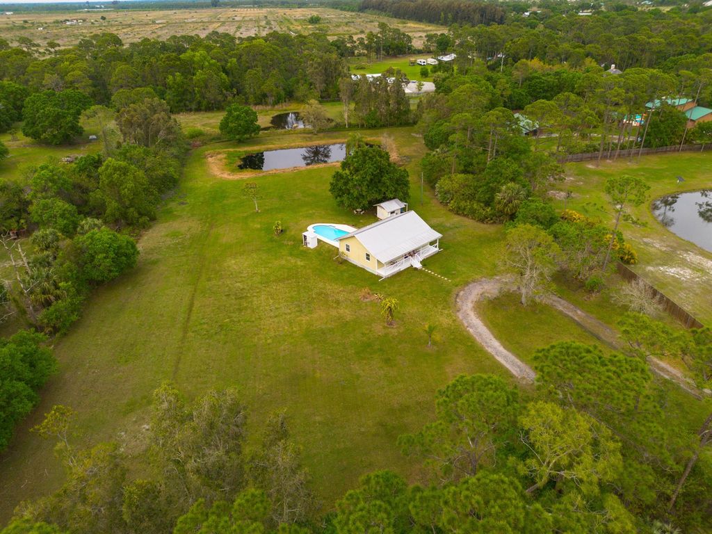 Photo of 2775 Twin Oaks Trl, Fort Pierce, FL 34945 (MLS # R11069408)