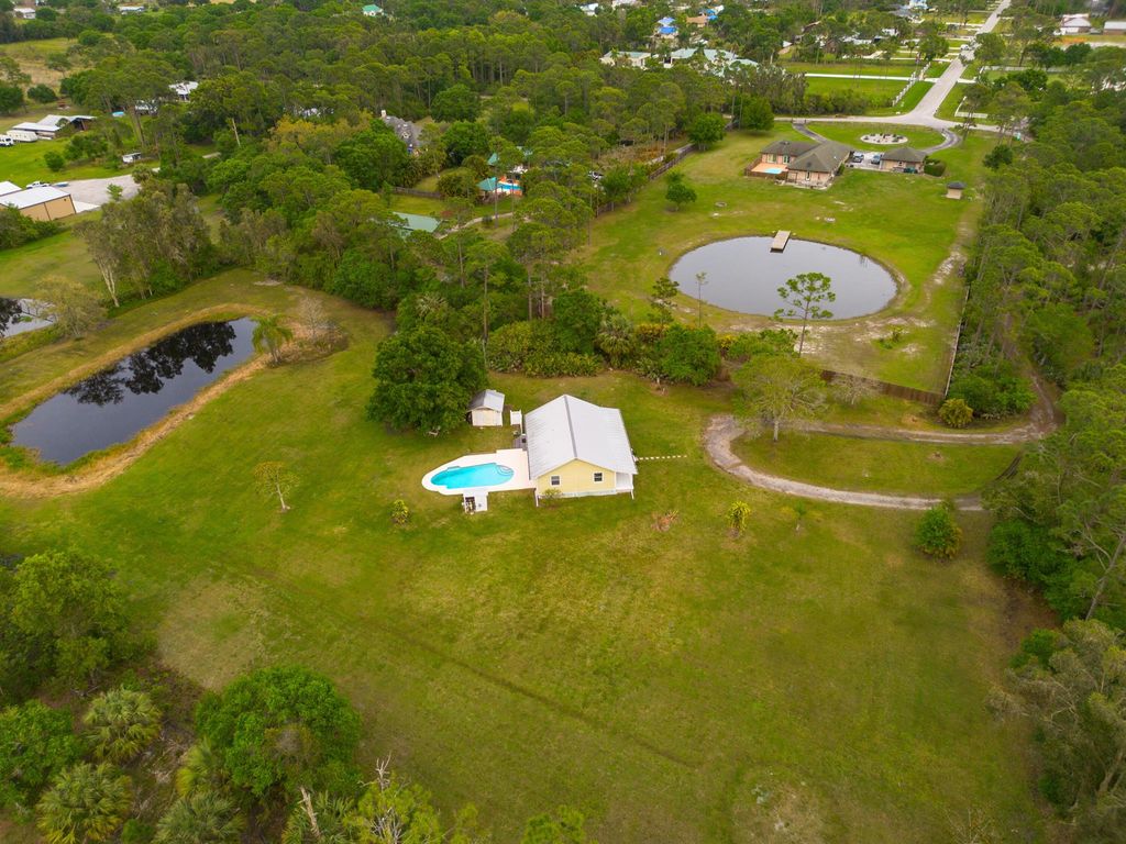 Photo of 2775 Twin Oaks Trl, Fort Pierce, FL 34945 (MLS # R11069408)