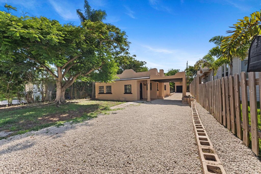 Photo of 825 N K Street, Lake Worth Beach, FL 33460 (MLS # R11117829)