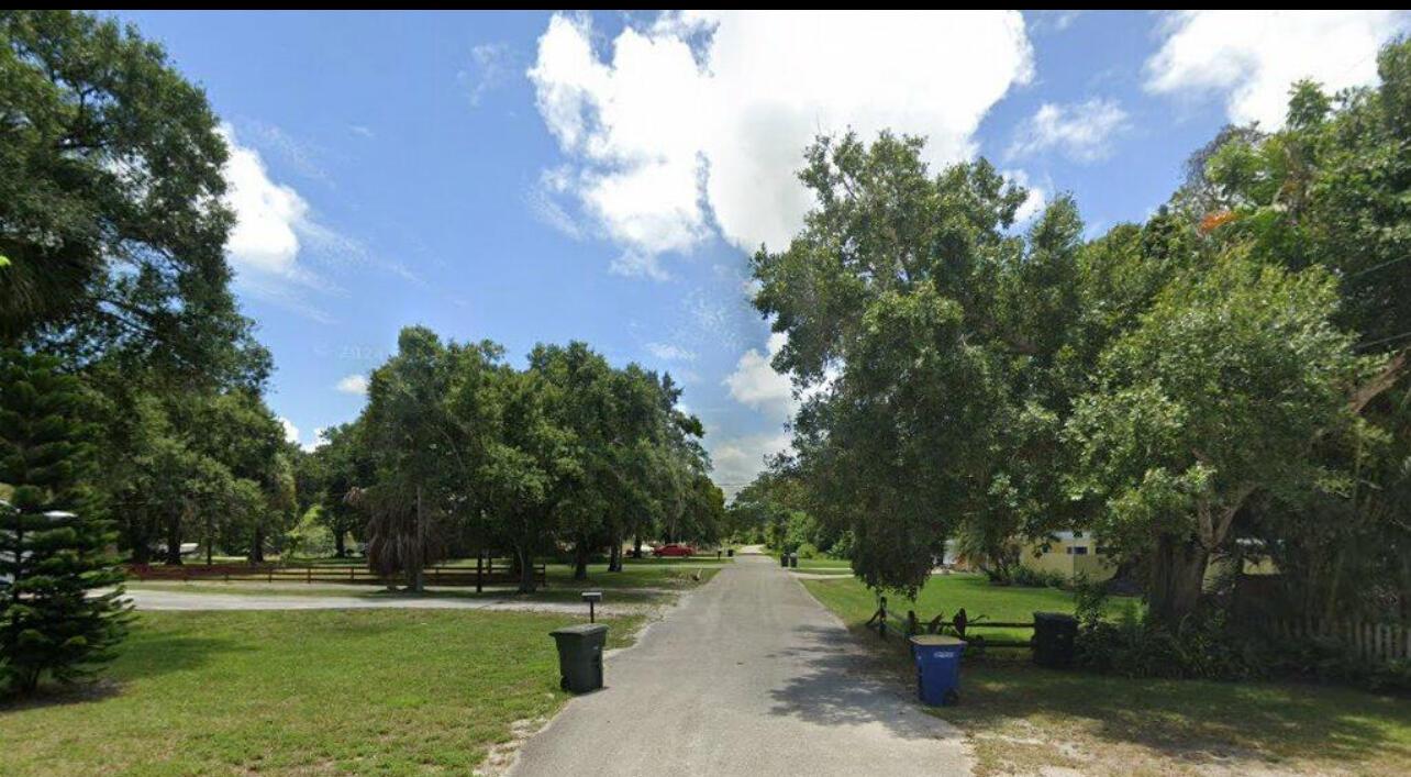 Private secluded dead end street. Build your dream home on a nicely treed lot.