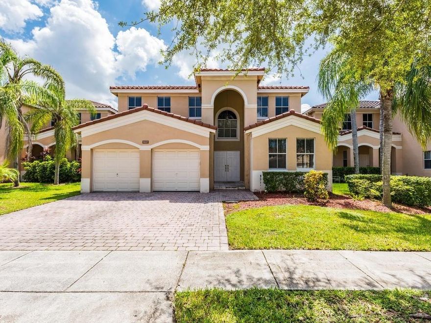 This beautiful lakefront home located in guard gated Nautica features a Grand Entrance with volume ceilings. Great floorplan. 2 split master bedrooms downstairs. Formal living/dining area leading to open kitchen & Island overlooking the family room.  Spacious rooms surrounded by large windows allowing natural light. Plenty of closet space. Wood floors throughout. Carpets in bedrooms. 2 bedrooms upstairs plus loft that can be used as an office or 5th bedroom. Serene backyard on lake. Room for a​​‌​​​​‌​‌​​​‌‌​​​‌‌‌​​‌​​‌‌​​​​ pool.