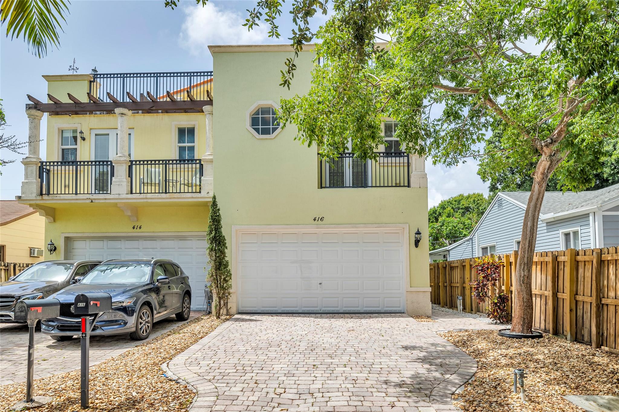 DESIGNED BY PRESTIGOUS ARCHITECT GUSTAVO J. CARBONELL. HUGE AND LUXURIOUS THREE LEVEL TOWNHOUSE WITH A PRIVATE ELEVATOR, A JEWEL IN THE HEART OF FORT LAUDERDALE. EACH FLOOR HAS SPACE FOR A PRIVATE OFFICE. SUNDECK ON THIRD FLOOR. PATIO. 3,003 SQ FT UNDER AC. CUSTUM MADE KITCHEN. KITCHENETE ON THIRD FLOOR. IMPACT WINDOWS. LARGE TWO STORAGE ROOMS. TERRACES IN ALL ROOMS. PRIVATE GARDEN. EXCELLENT PRICE PER SQUARE FOOT.